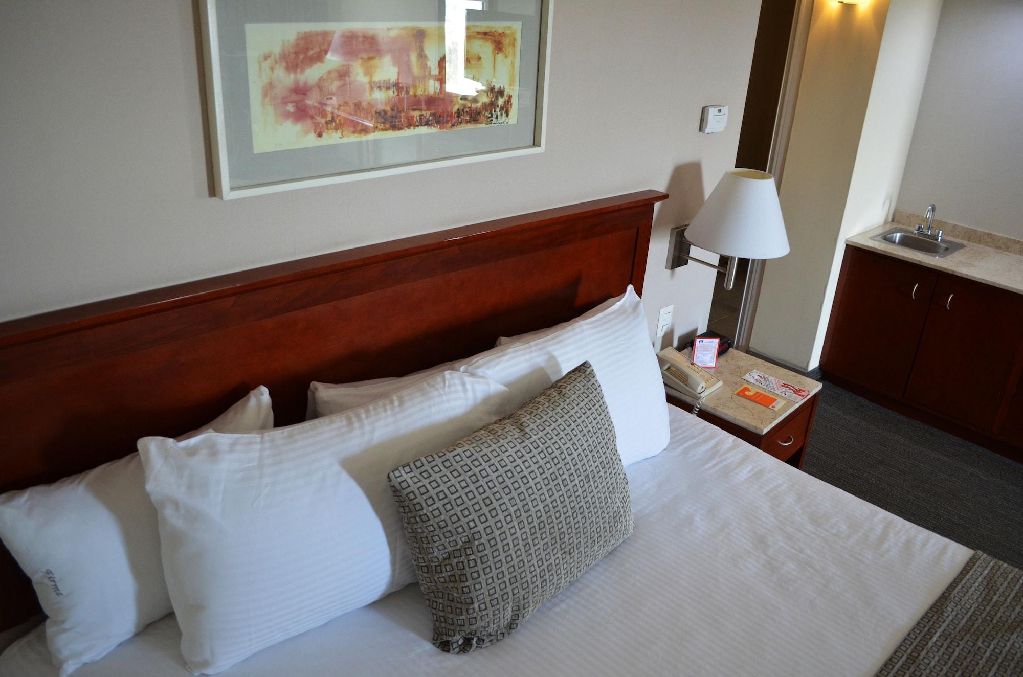 Casa Inn Business Hotel Celaya Buitenkant foto