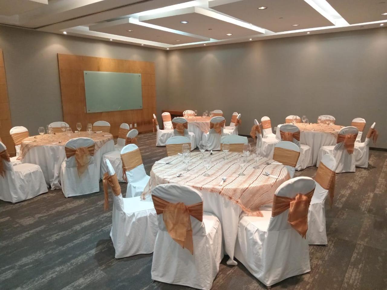 Casa Inn Business Hotel Celaya Buitenkant foto