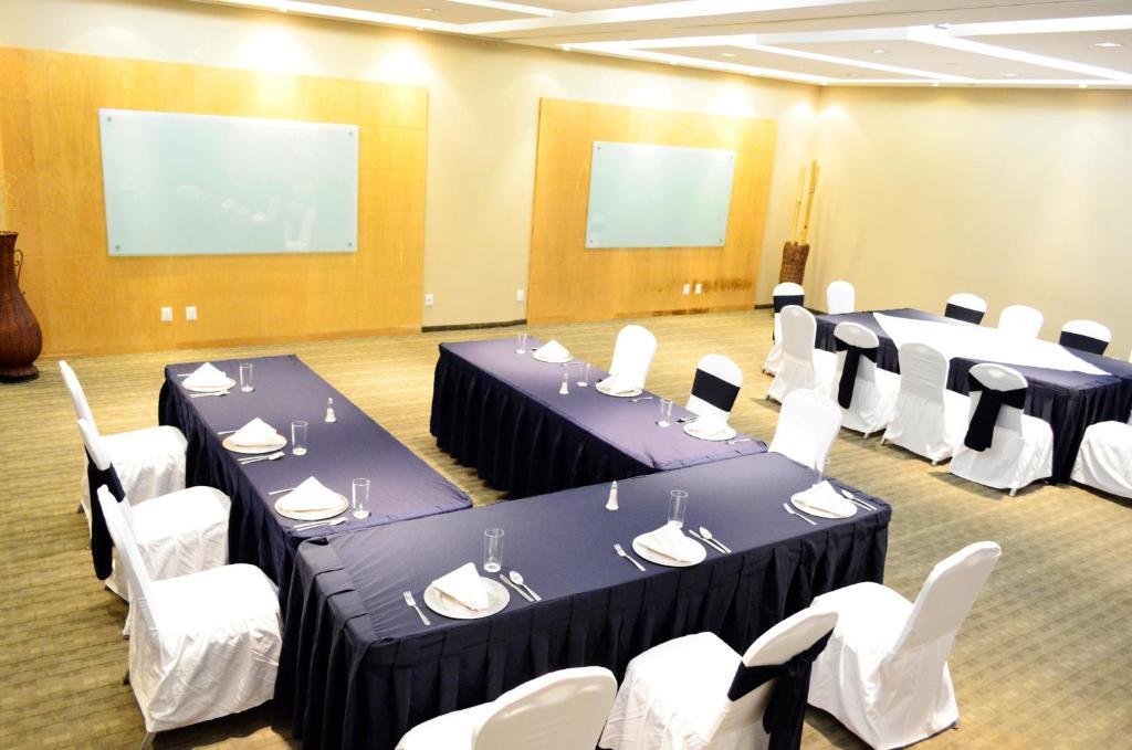 Casa Inn Business Hotel Celaya Buitenkant foto