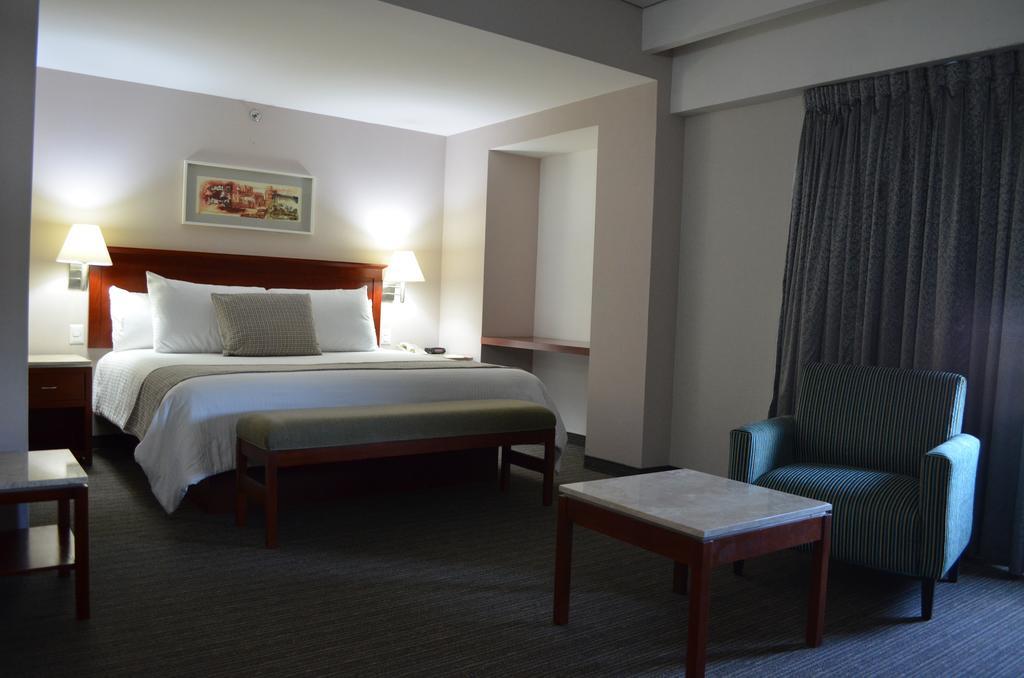Casa Inn Business Hotel Celaya Buitenkant foto